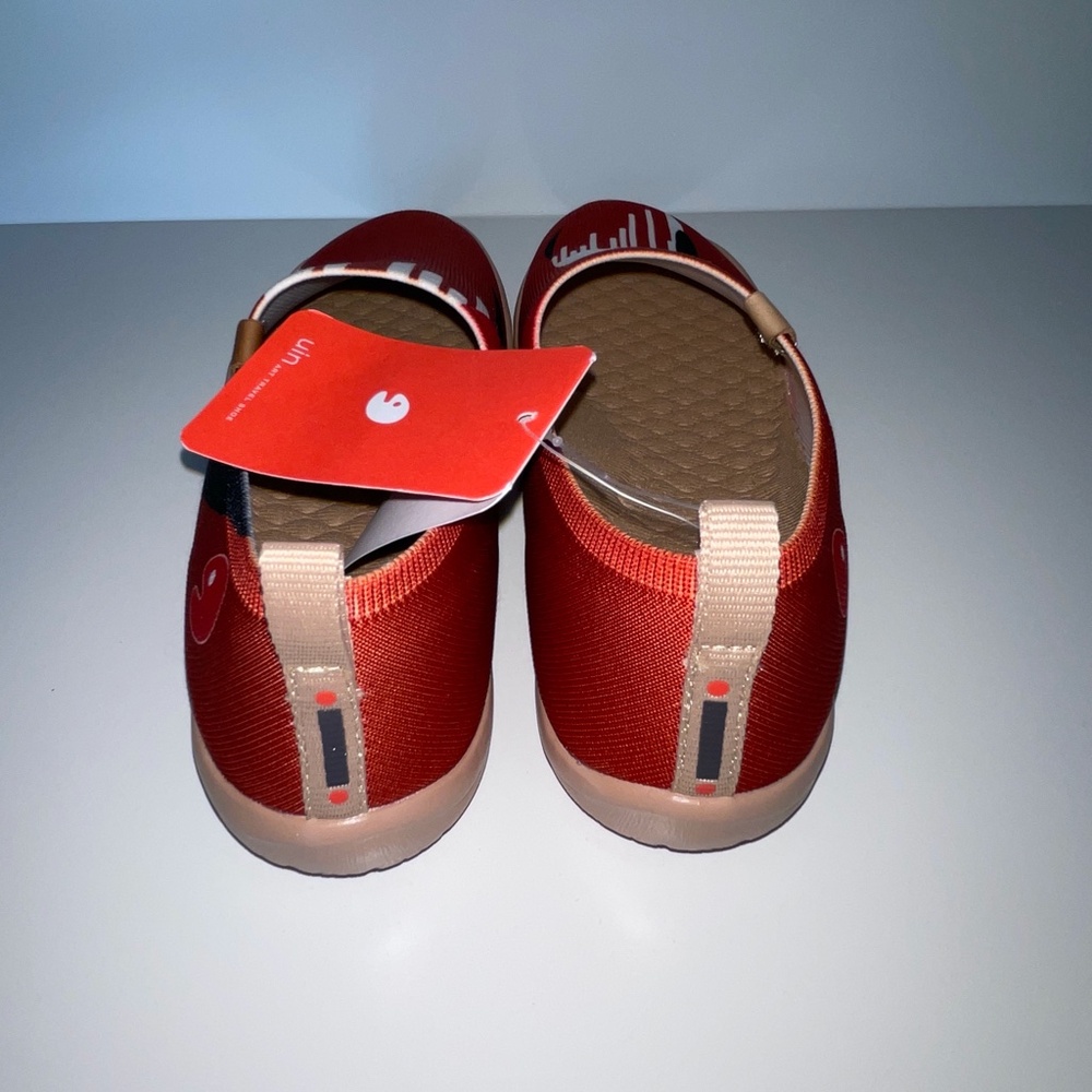 UIN Toledo Save The Penguin Slip-On Travel Art shoes Size 6.5 US NWT - Picture 5 of 8